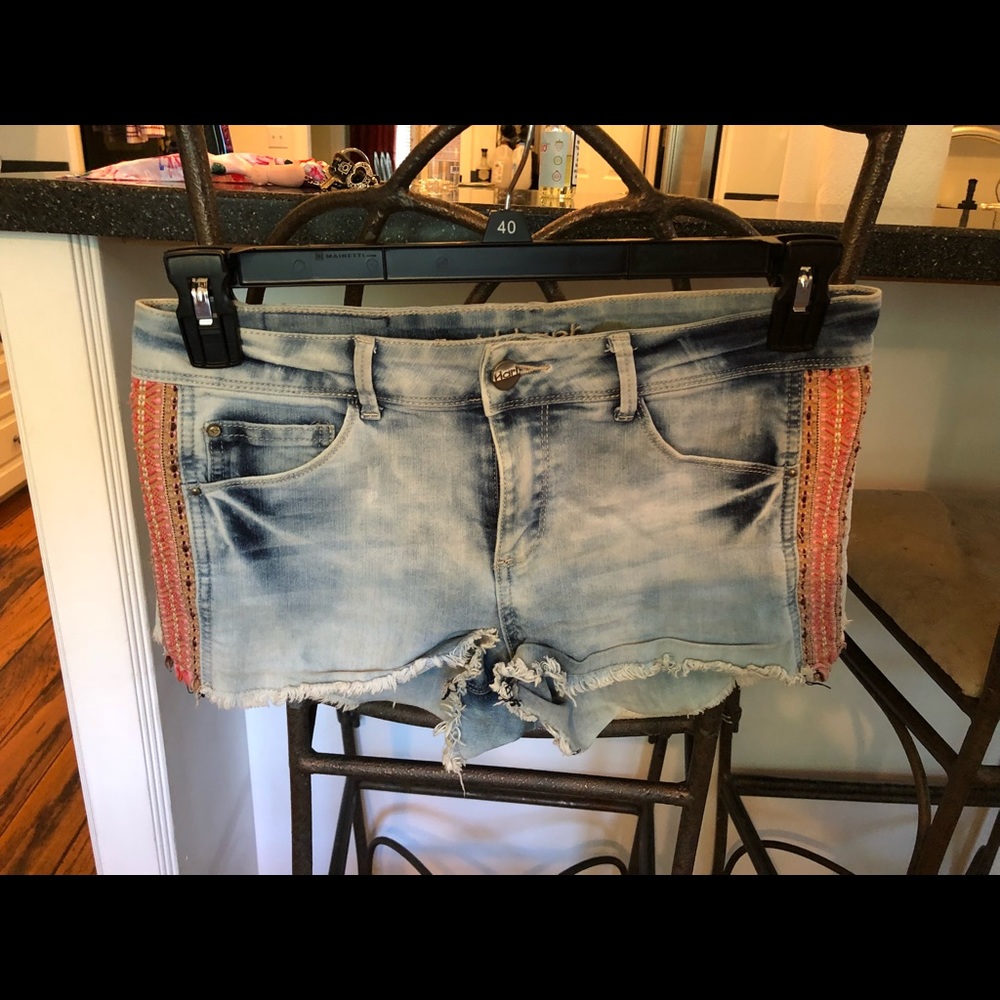denim shorts with design